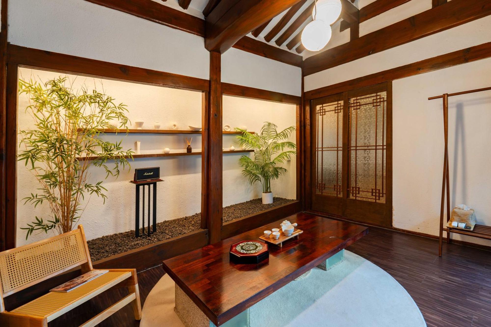 Cheongbaek House