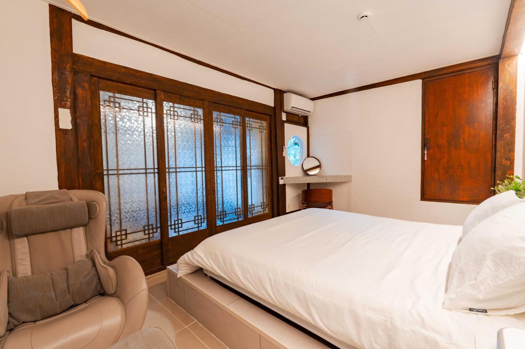 Cheongbaek House * Seoul