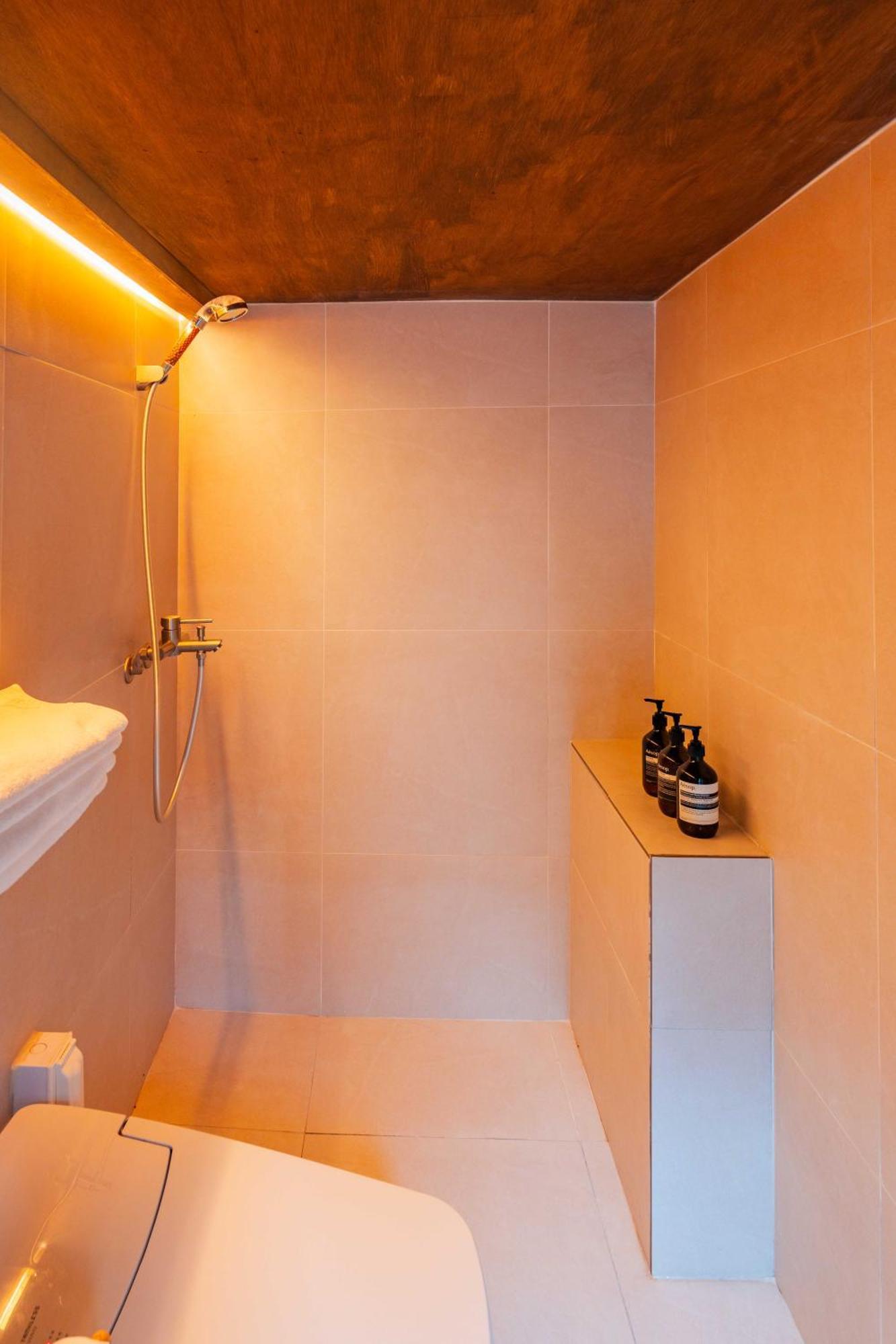 Cheongbaek House Apartment