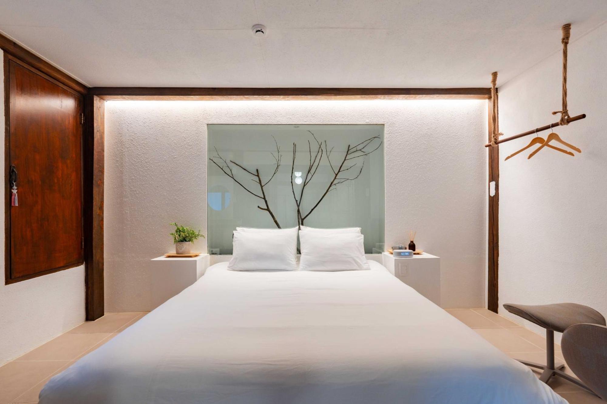 Cheongbaek House Apartment