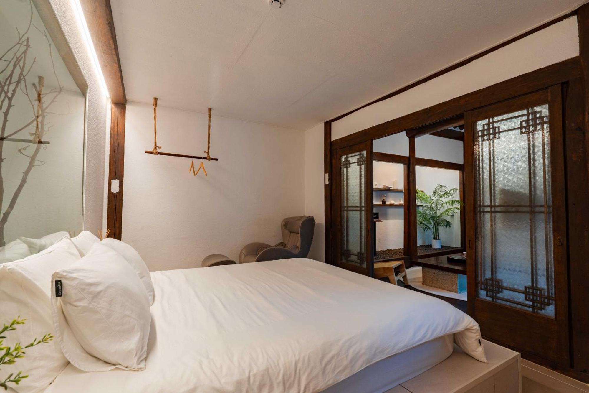 Cheongbaek House Apartment *