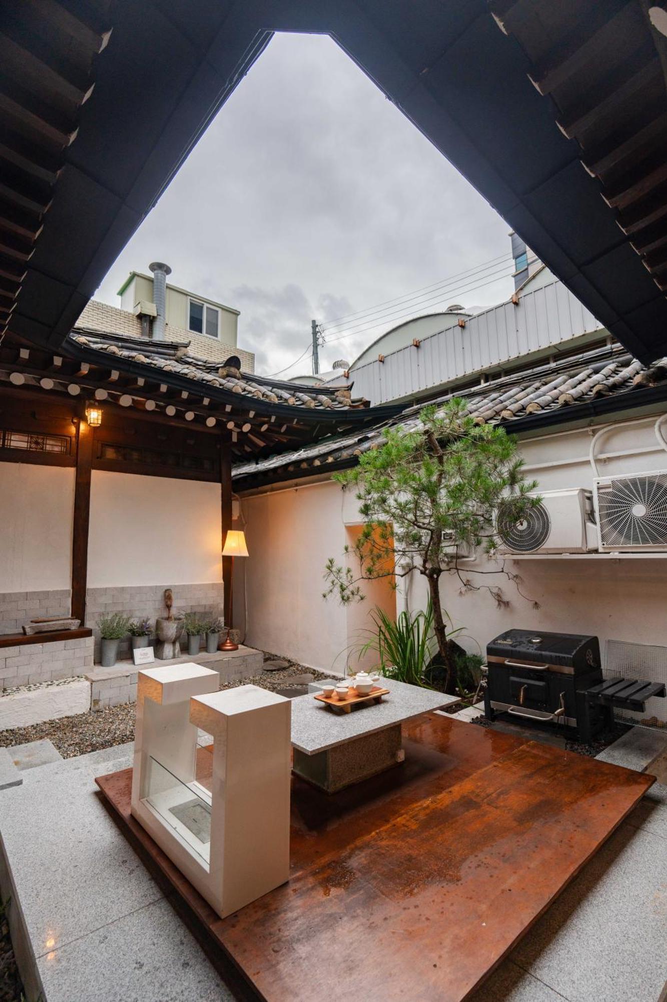 Cheongbaek House *