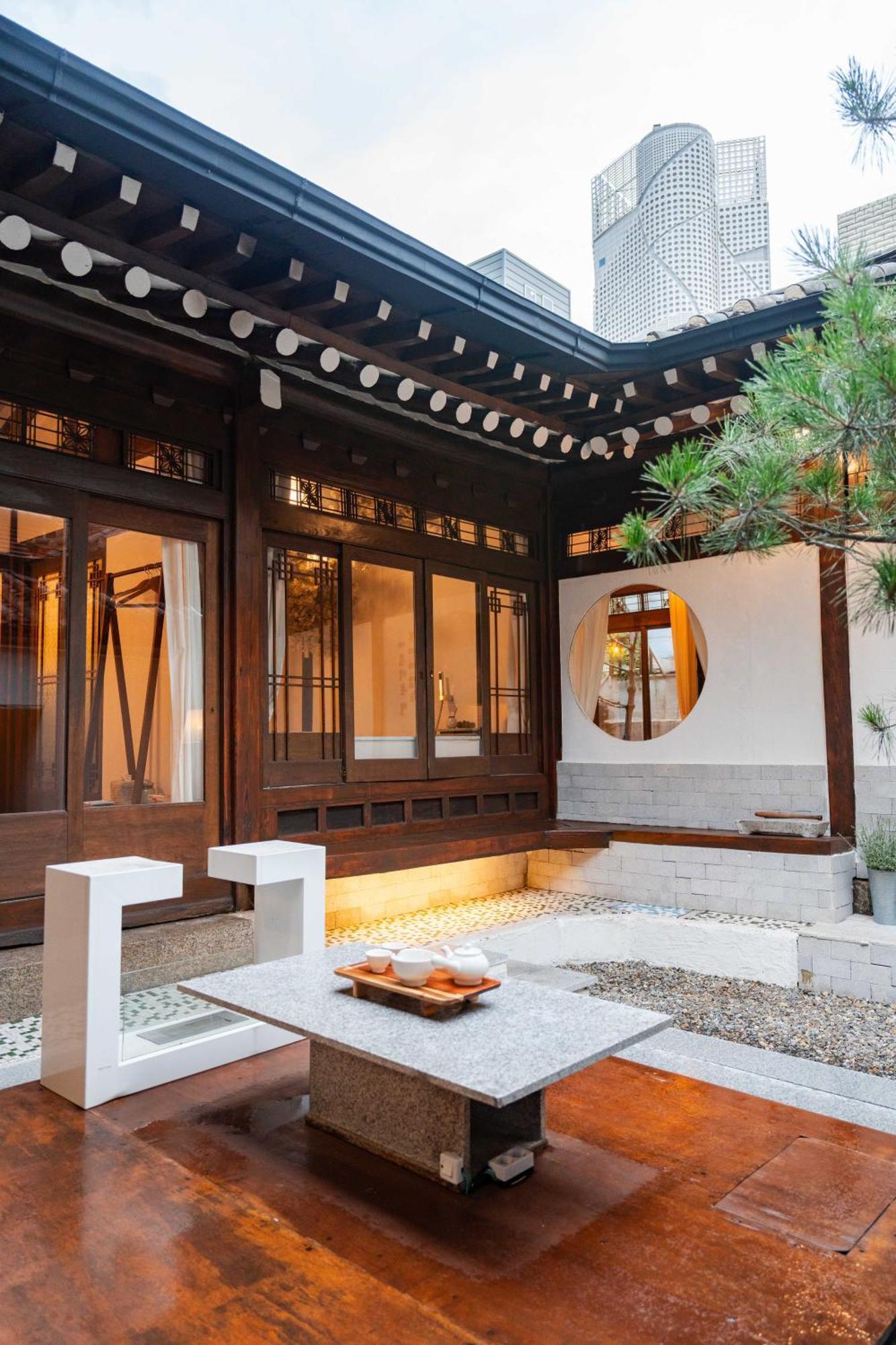 Cheongbaek House Apartment *