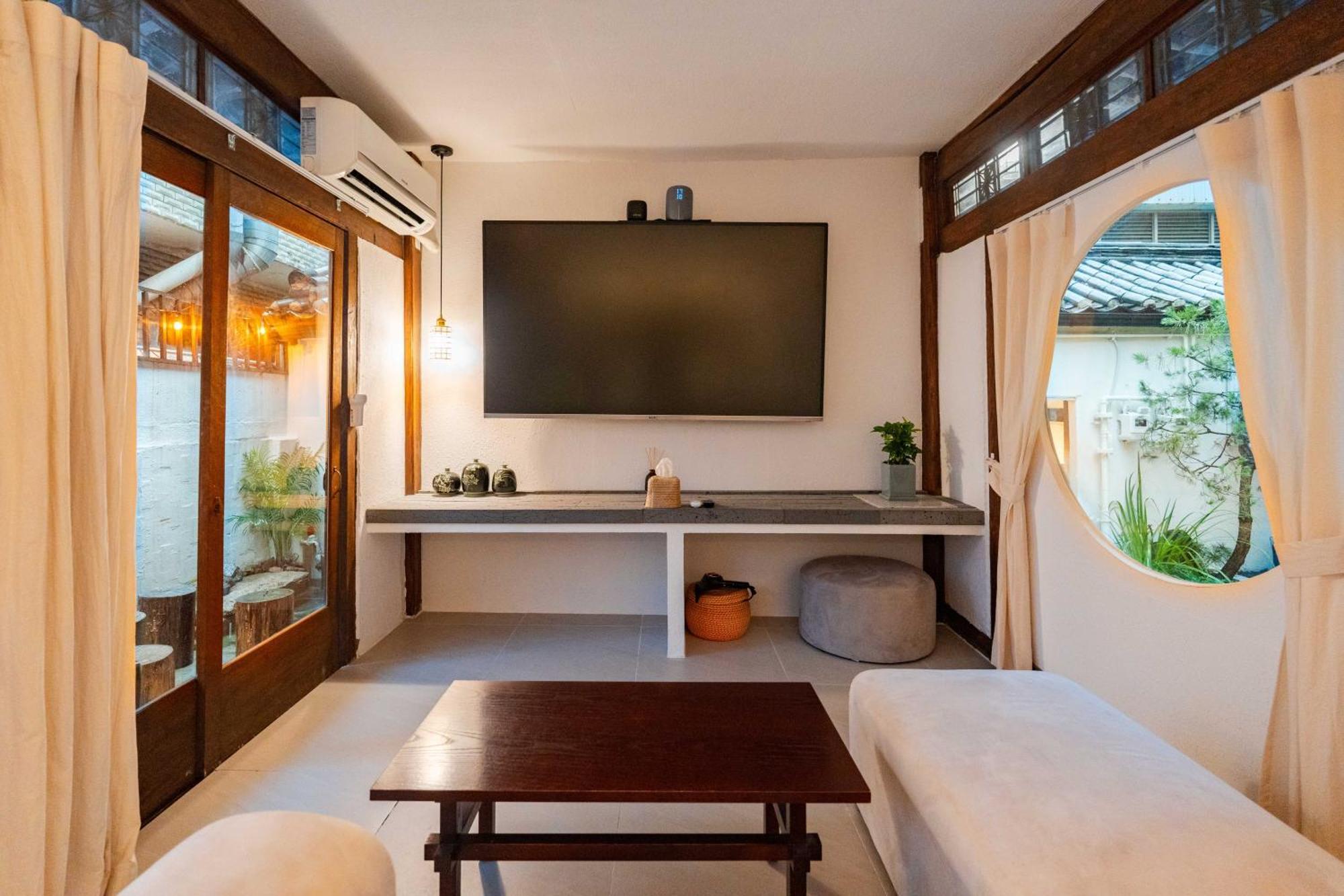 Cheongbaek House Apartment *