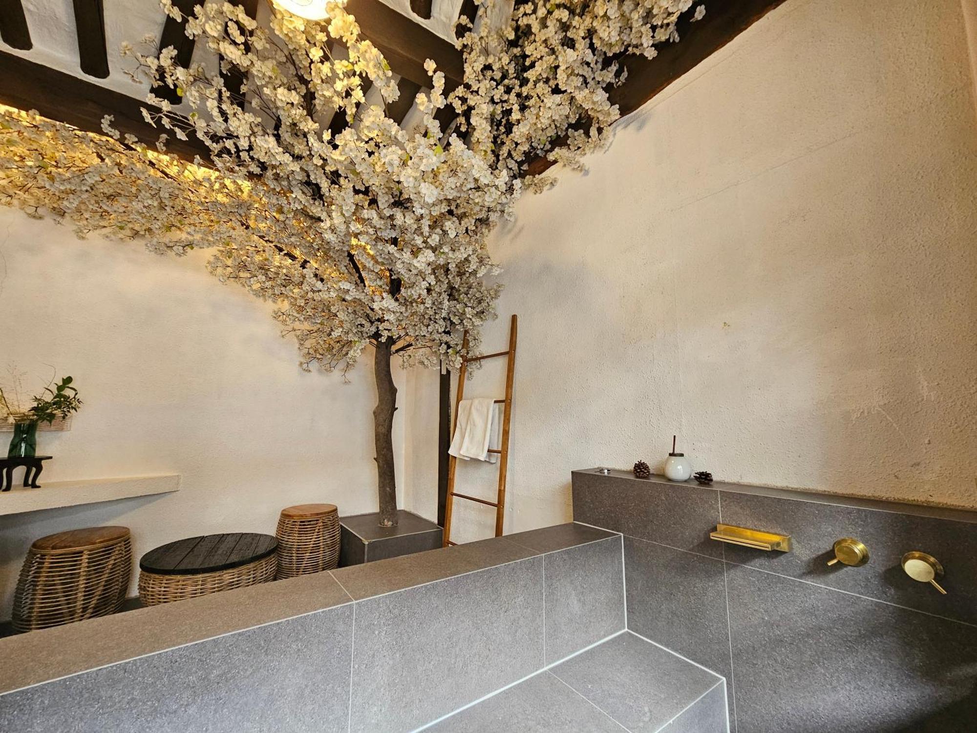 Cheongbaek House Apartment